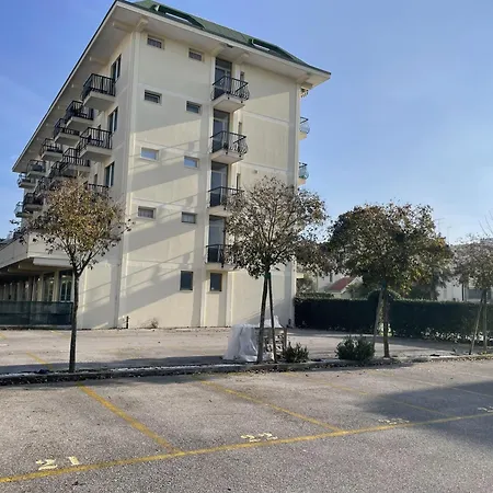 Bilocale Rubino Con Piscina - Appartamento Lido di Jesolo